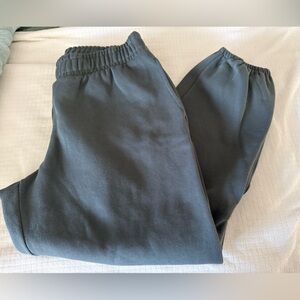 Lou & Grey Gray Sweatpants size Medium 🖤